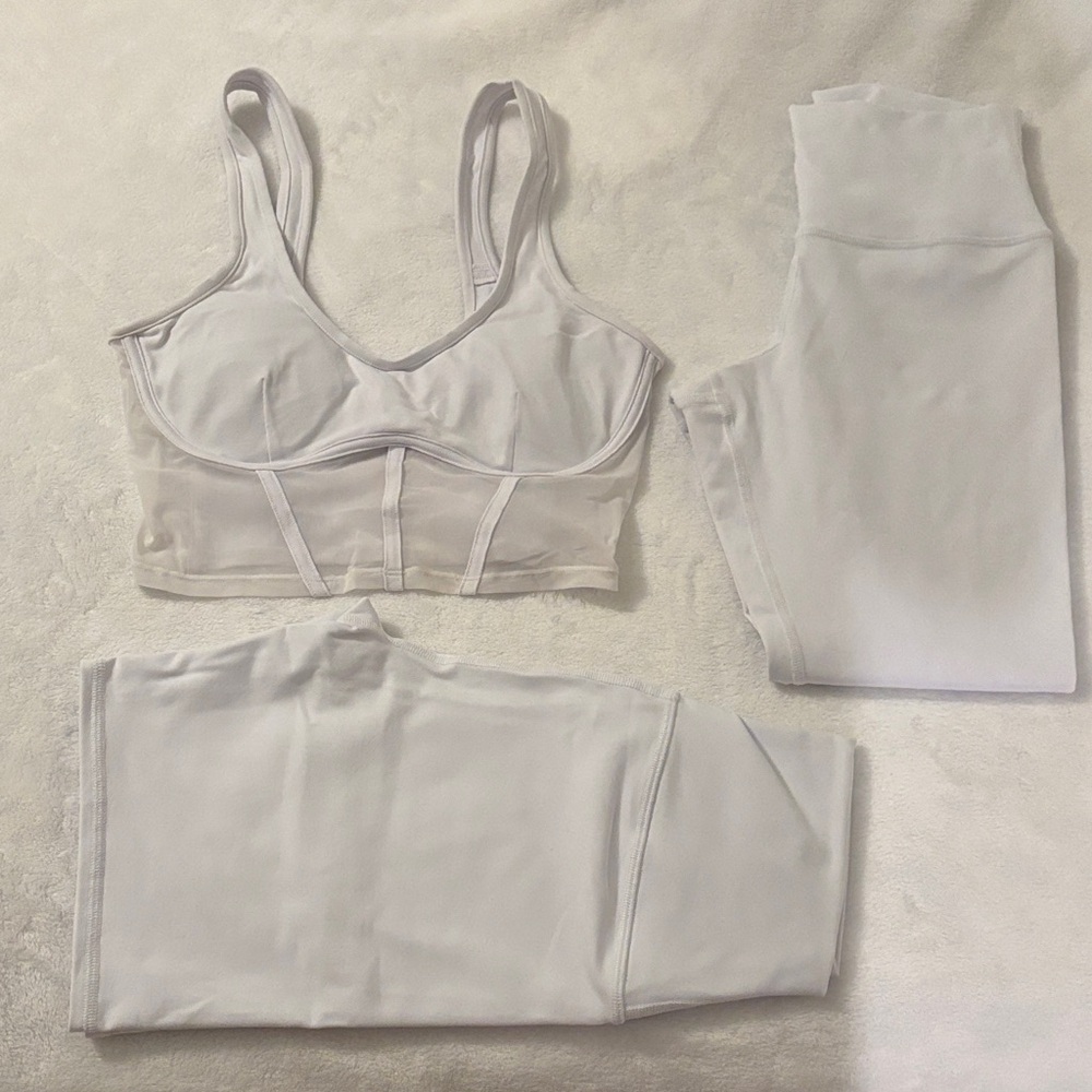ALO YOGA white top and shorts set size S
